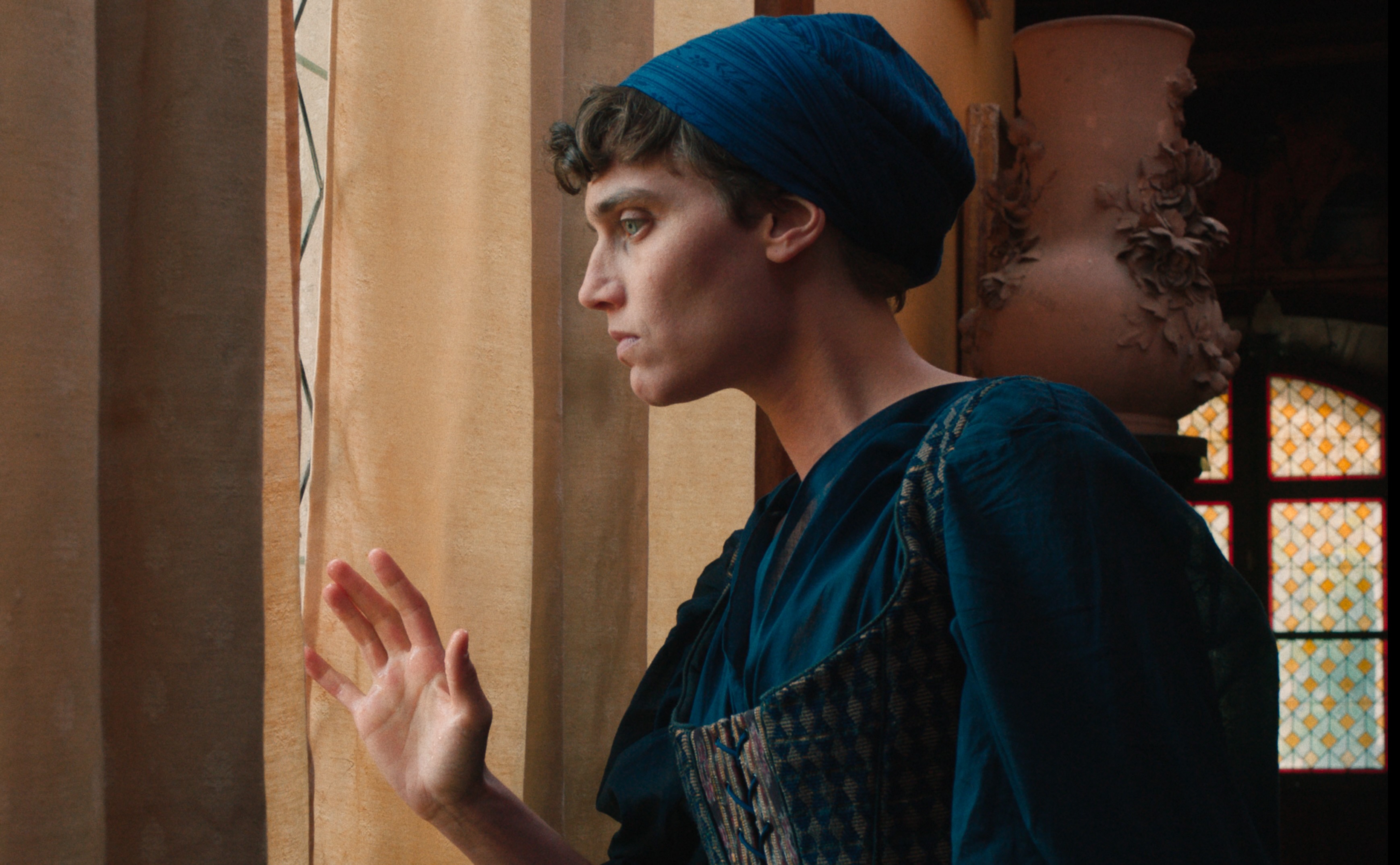 POURQUOI PARLEZ-VOUS SI BAS ?